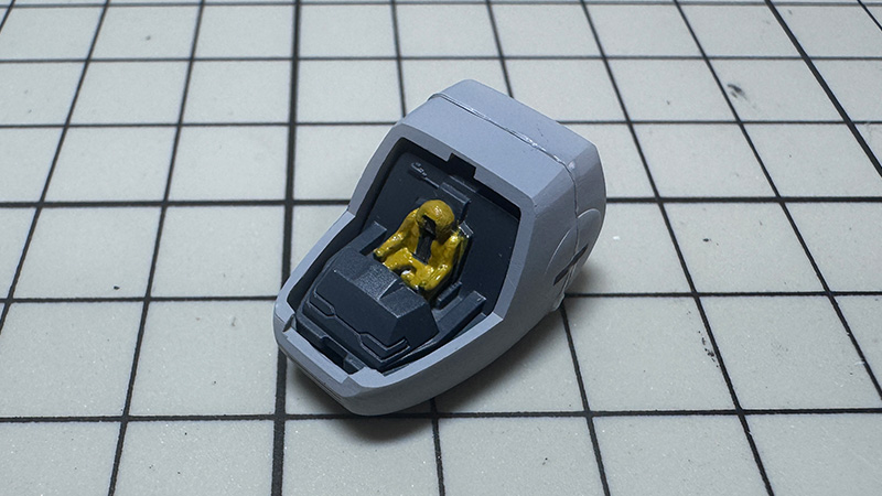 HGガンタンクのコックピットとパイロットを塗装